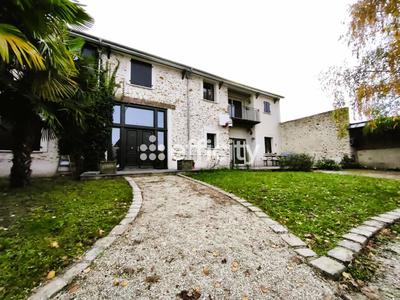 Maison de village - 237 m² - 8 pièces