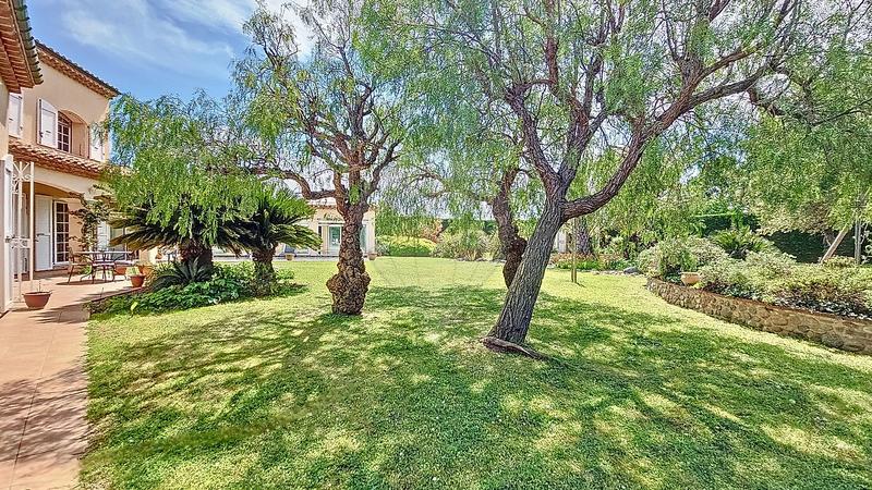 Villa - 310 m² - 8 pièces