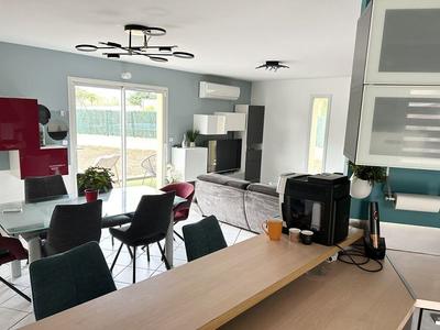 Maison traditionnelle - 105 m² - 4 pièces