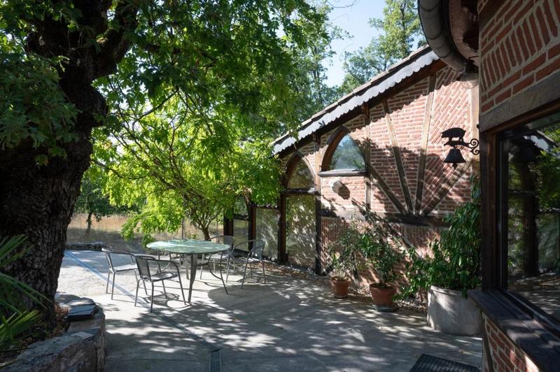 Propriété - 225 m² - 9 pièces