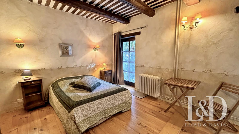 Bastide - 1 400 m² - 38 pièces