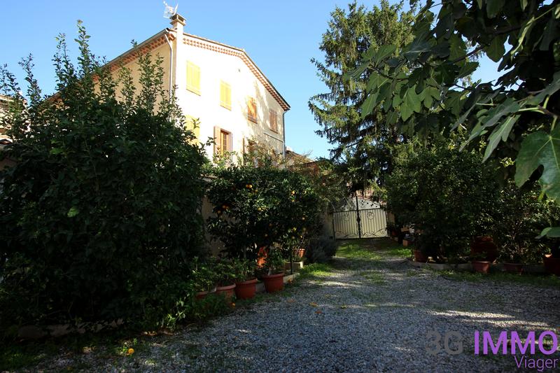 Viager - Maison - 300 m² - 8 pièces