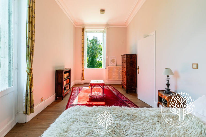 Maison - 435 m² - 16 pièces