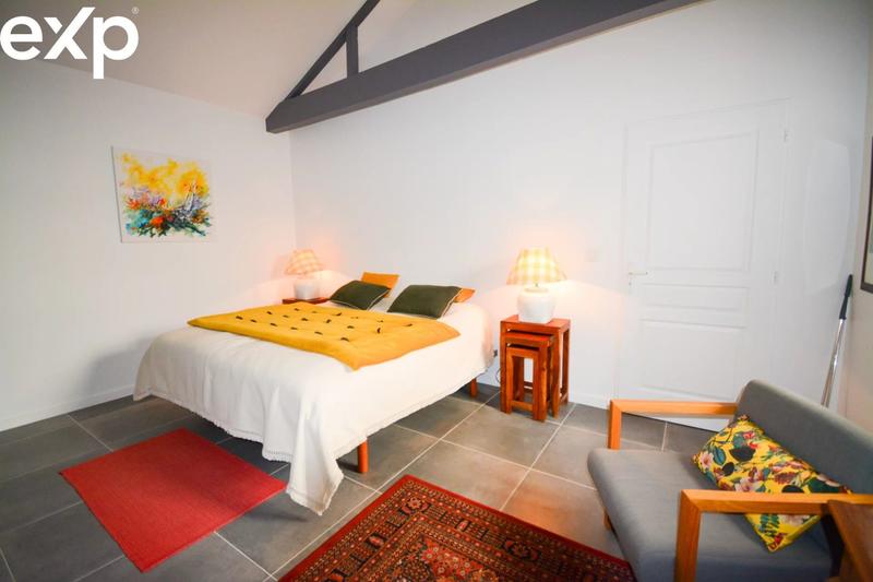 Maison - 300 m² - 9 pièces