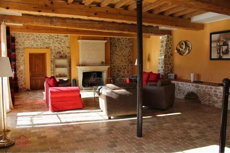 Propriété - 700 m² - 23 pièces