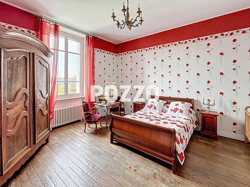 Maison - 249 m² - 9 pièces