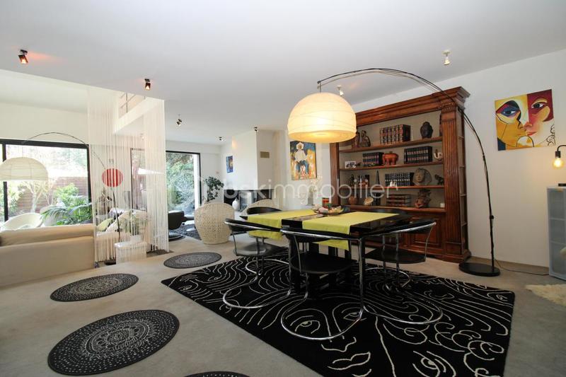 Maison - 205 m² - 7 pièces