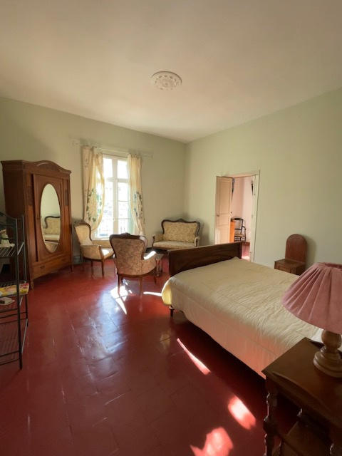 Maison - 275 m² - 10 pièces