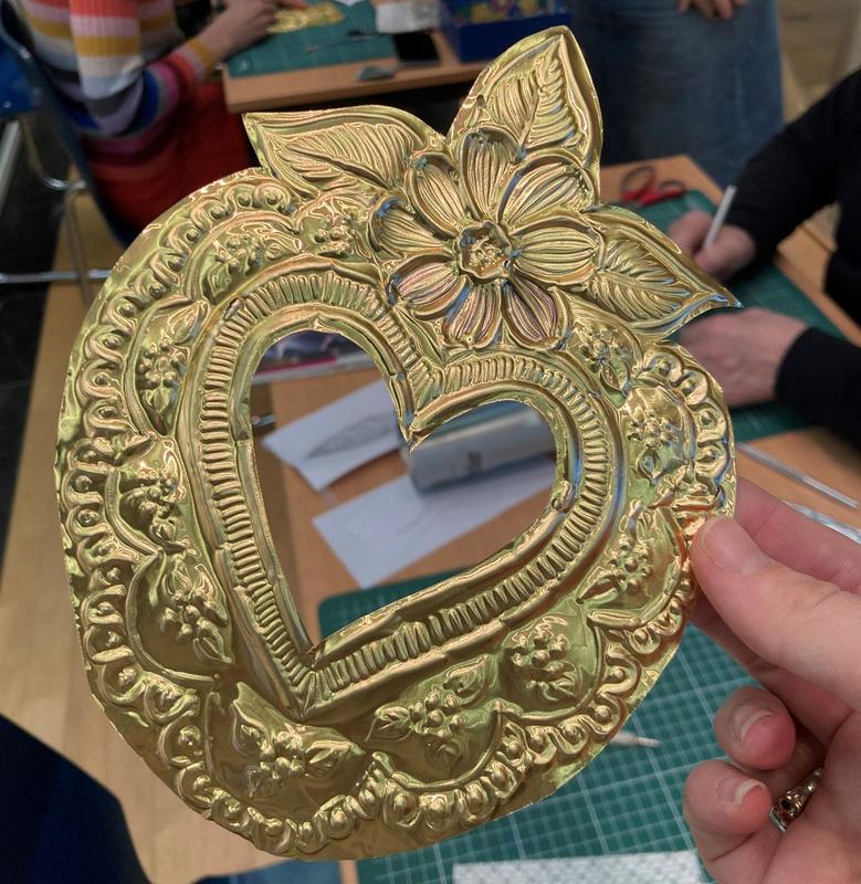 Atelier enfant : une nuit, une œuvre - Suspensions célestes en métal repoussé (à partir de 6 ans)