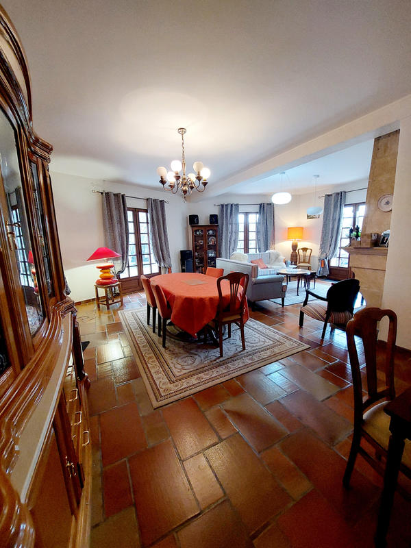 Maison - 220 m² - 7 pièces