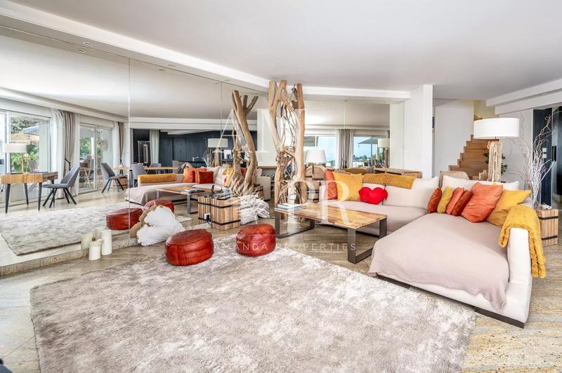 Villa - 265 m² - 6 pièces