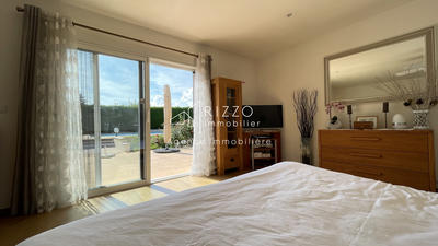 Maison - 246 m² - 9 pièces