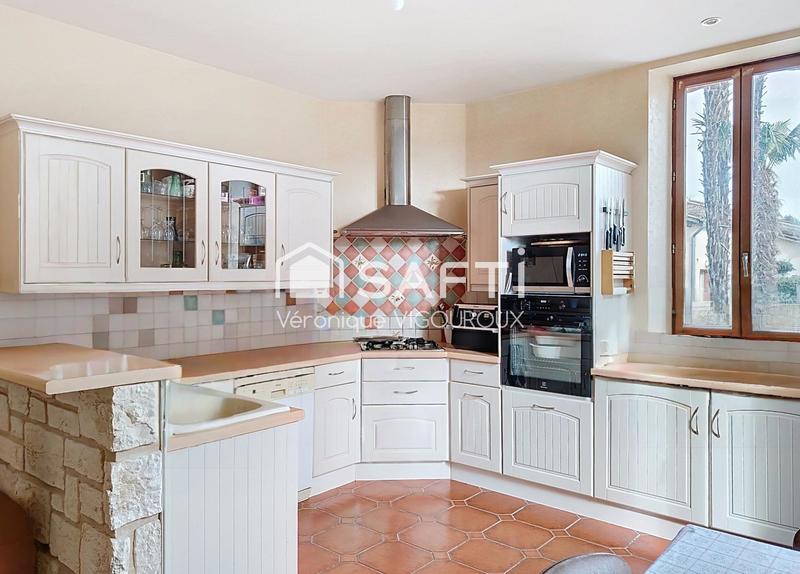 Maison - 250 m² - 7 pièces