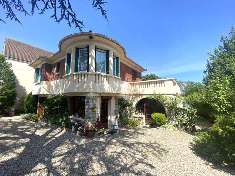 Maison ancienne - 202 m² - 8 pièces