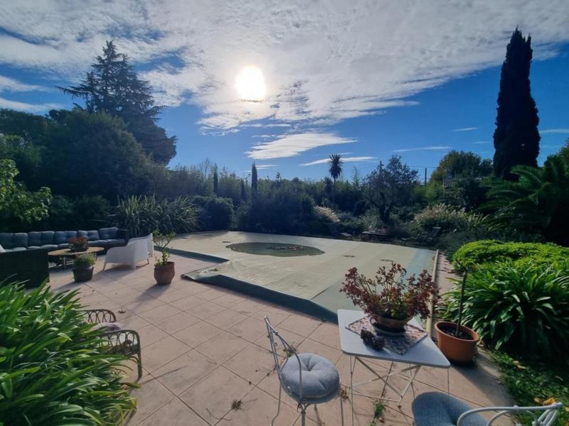 Maison - 256 m² - 5 pièces