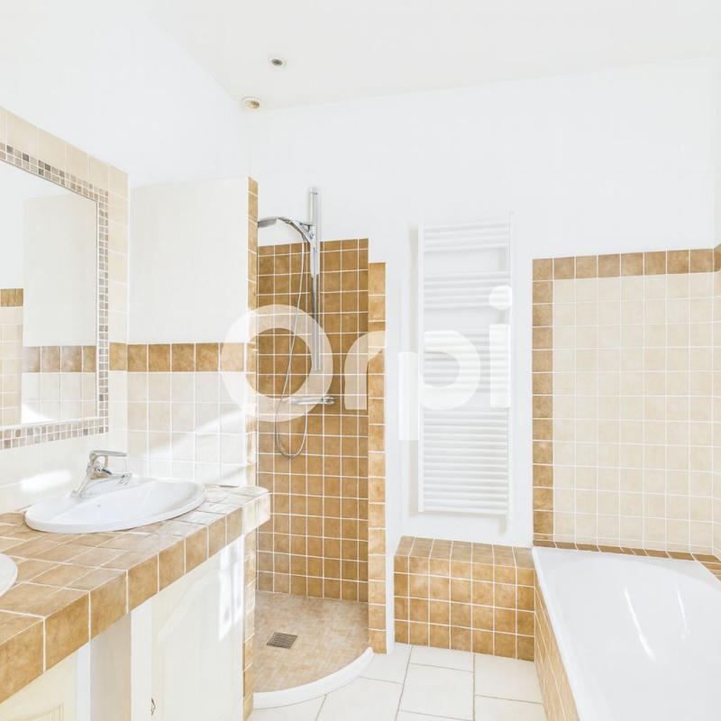 Maison - 220 m² - 7 pièces