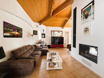 Maison - 254 m² - 6 pièces