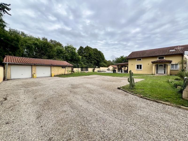 Maison - 200 m² - 6 pièces