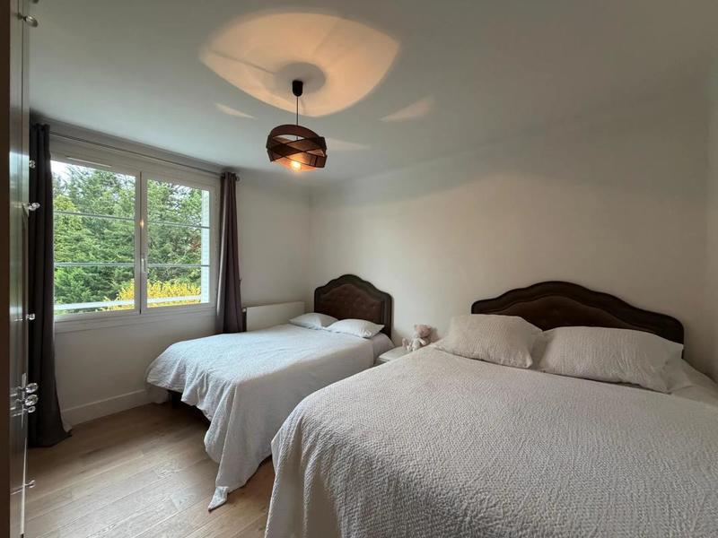 Maison - 230 m² - 8 pièces