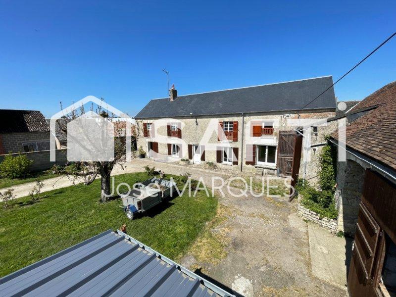 Maison - 250 m² - 6 pièces