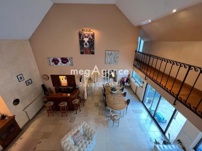 Maison - 367 m² - 9 pièces