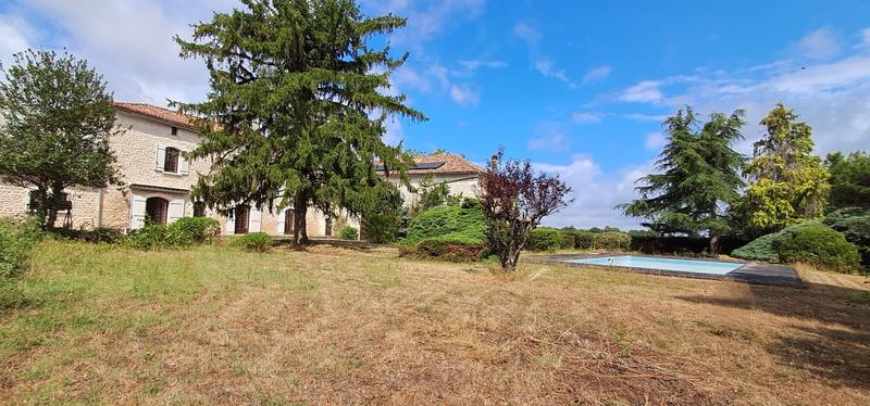 Maison - 225 m² - 9 pièces