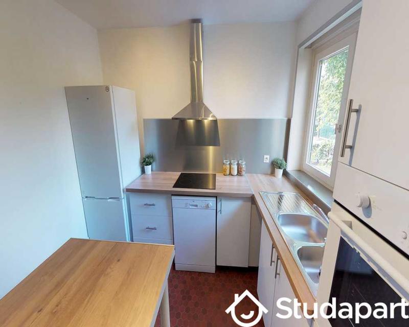 Chambre - 100 m² - 1 pièce