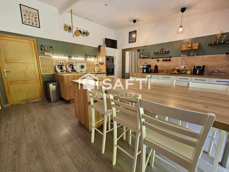 Maison - 215 m² - 9 pièces