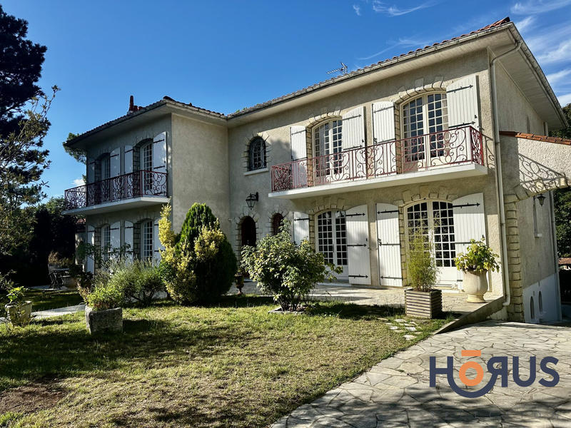 Viager - Villa - 336 m² - 8 pièces