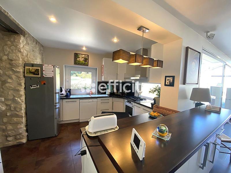 Maison - 280 m² - 11 pièces