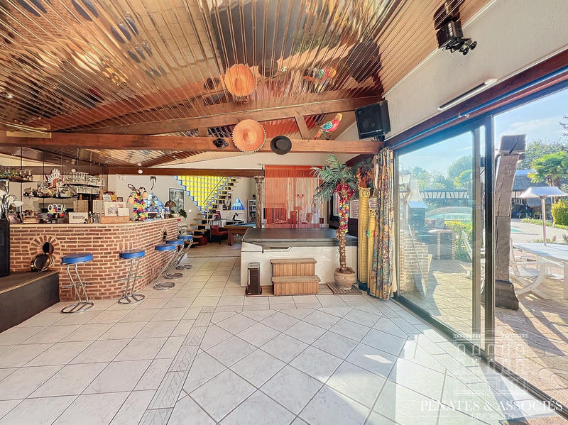 Villa - 360 m² - 6 pièces