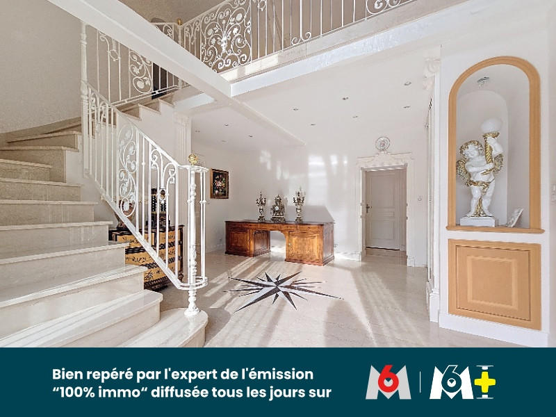 Maison - 245 m² - 9 pièces