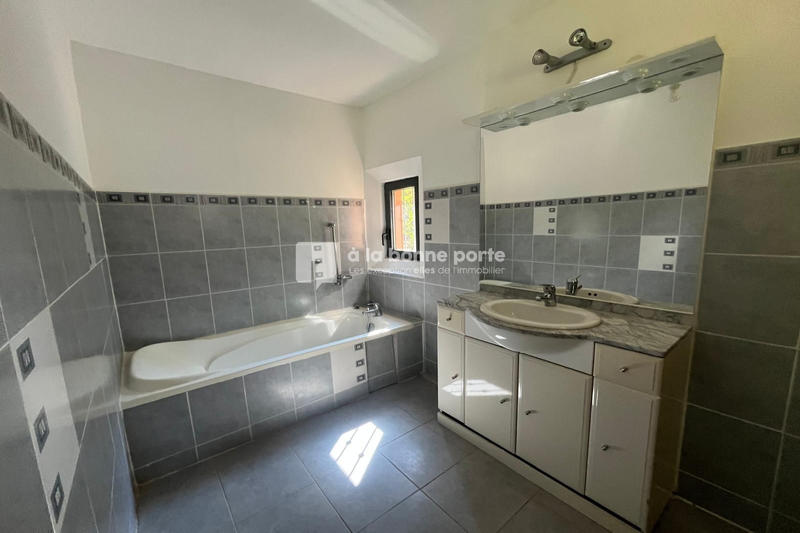 Maison - 211 m² - 5 pièces