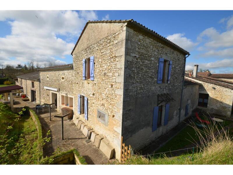 Longère - 385 m² - 14 pièces