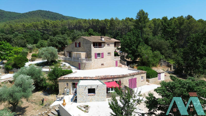 Propriété - 325 m² - 7 pièces