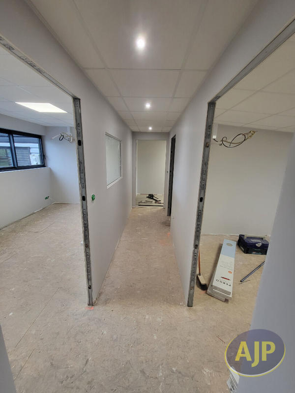 Local d'activité / Entrepôt - 200 m²