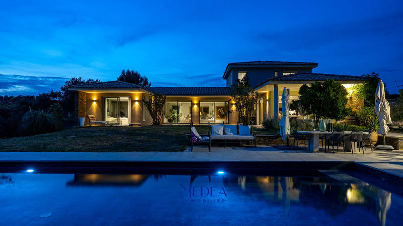 Propriété - 320 m² - 6 pièces