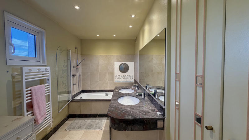 Appartement - 203 m² - 7 pièces