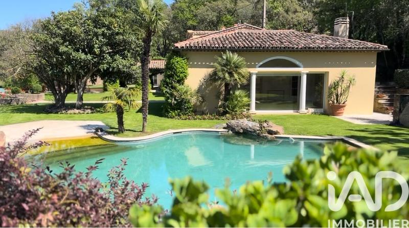 Maison - 380 m² - 9 pièces