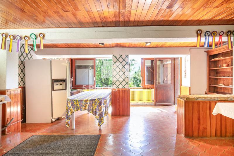 Maison - 220 m² - 6 pièces