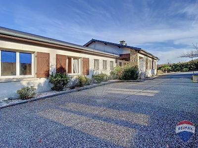 Maison - 222 m² - 9 pièces