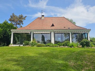 Maison - 207 m² - 8 pièces