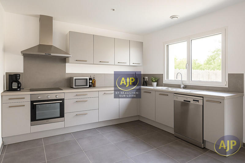 Maison - 99 m² - 4 pièces