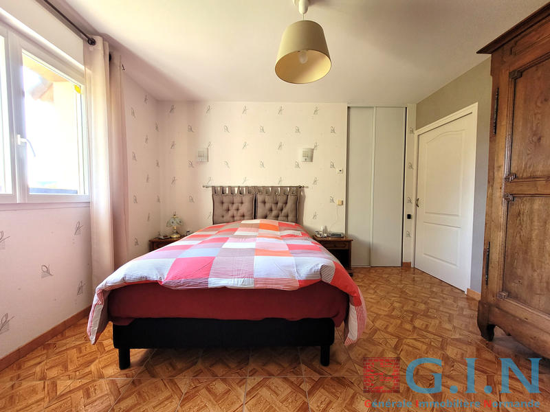 Maison - 215 m² - 9 pièces