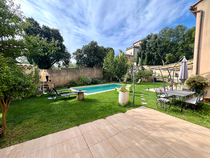 Maison - 280 m² - 10 pièces