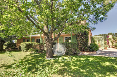 Villa - 221 m² - 9 pièces