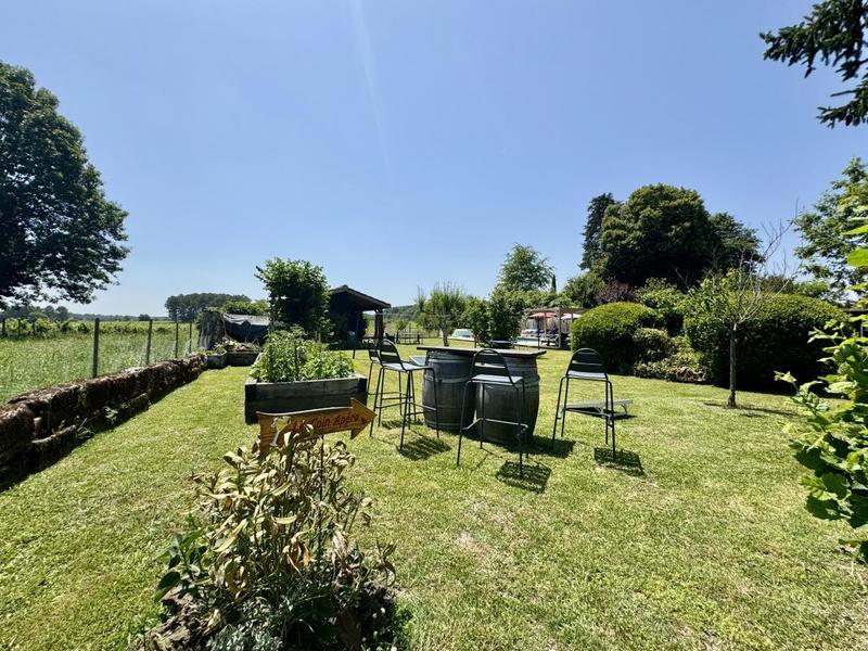 Maison - 260 m² - 8 pièces