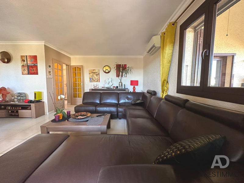 Villa - 231 m² - 8 pièces