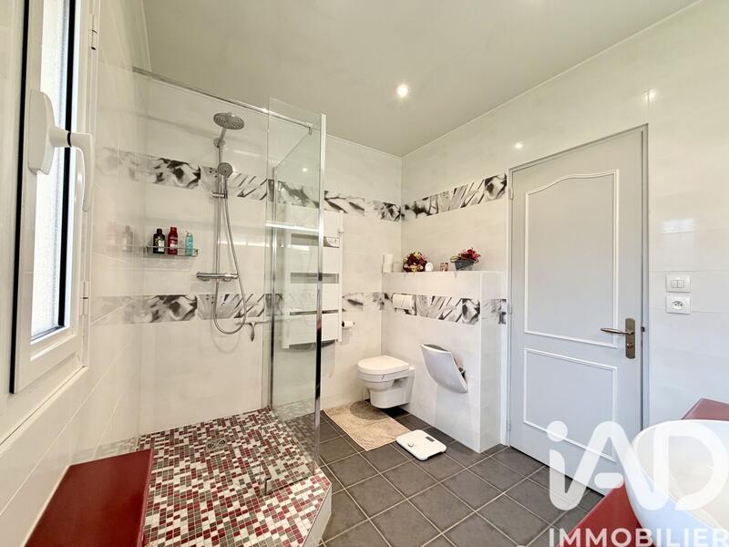 Maison - 199 m² - 8 pièces