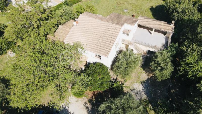 Maison - 216 m² - 8 pièces